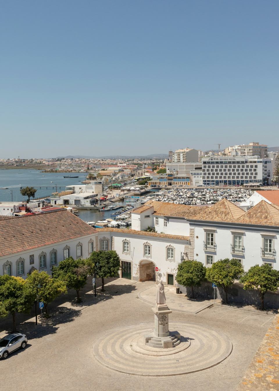 Um café no centro de Faro