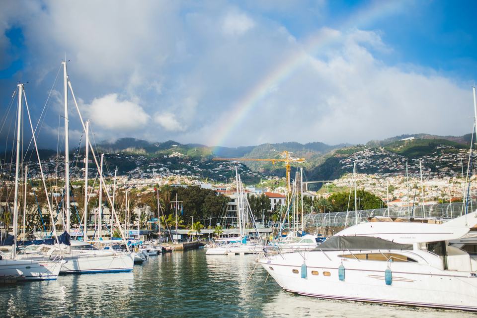 Passear junto à marina