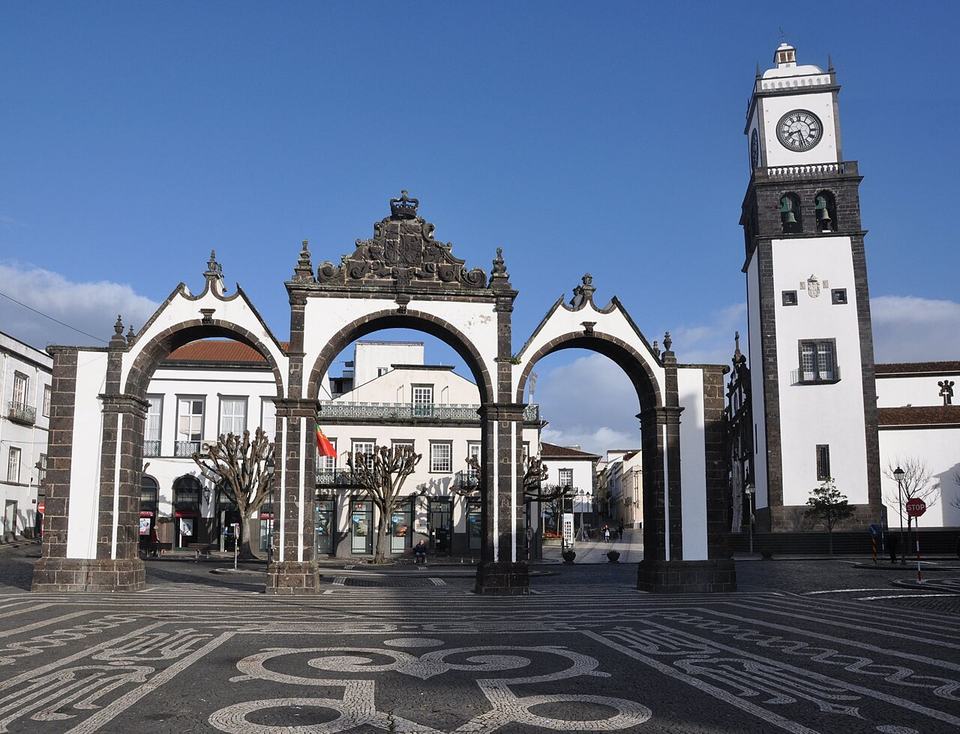 Encontrar-se junto às Portas da Cidade
