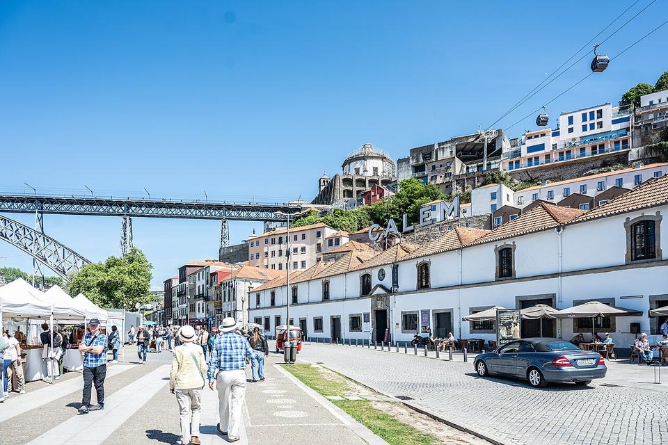 Caminhar pelo Cais de Gaia