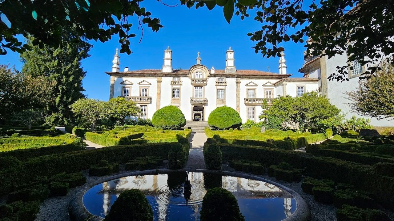 Palácio de Mateus e o seu espelho de água em Vila Real